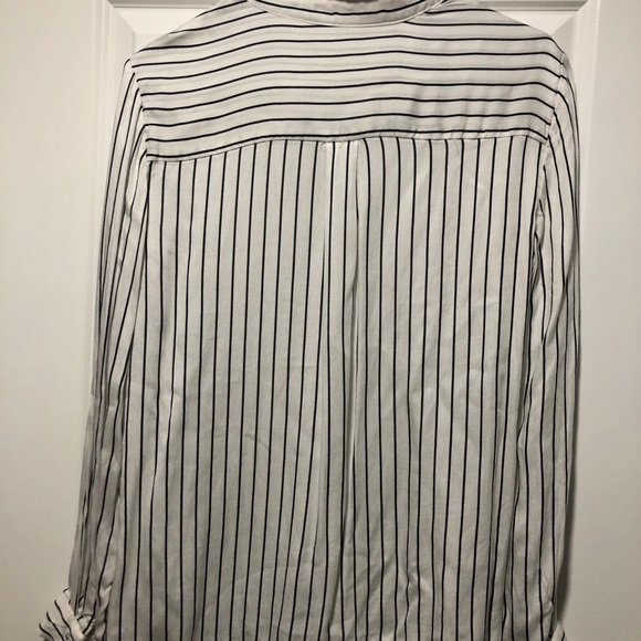 White with stripes dynamite blouse - Picture 4 of 5